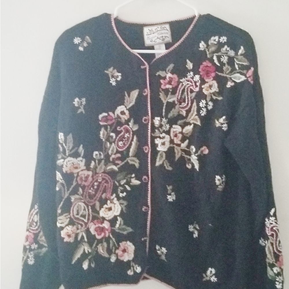 Heirloom Collectibles vintage sweater